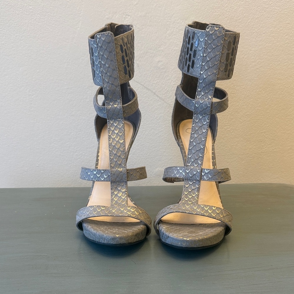Jessica Simpson Silver-Gray Textured T-Strap Ankle Cuff Heels